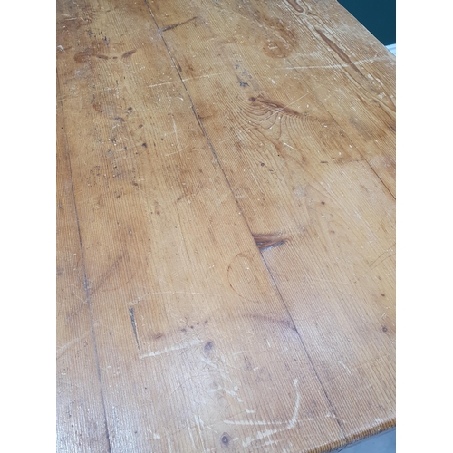 635 - A pine Kitchen Table 4ft 6in L x 2ft 5in H