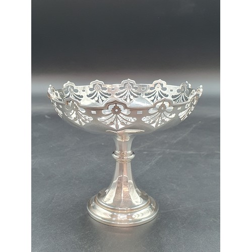 113 - A George V silver pedestal Sweet Dish with pierced border, Birmingham 1913