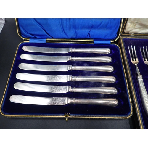 114 - Six George V silver hafted Tea Knives and Forks with pistol grips, Sheffield 1916, six Tea Knives, S... 