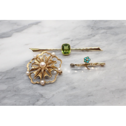 199 - A 9ct gold Flowerhead Brooch set cultured pearls, a 9ct gold Bar Brooch millegrain-set step-cut gree... 