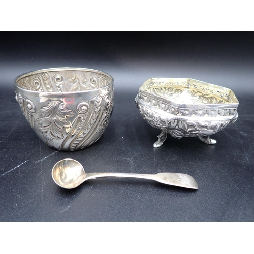 60 - A Victorian silver Sugar Bowl, gadroon and leafage embossed with vacant cartouches, Sheffield 1887, ... 