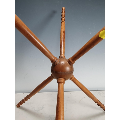 251 - A Treen Cat or Bowl Stand, 15