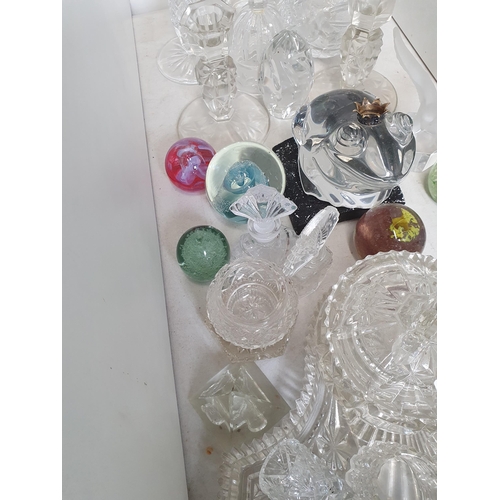 302 - A quantity of glassware including a glass Frog, a Figure of an Eagle, various Paperweights, Dressing... 