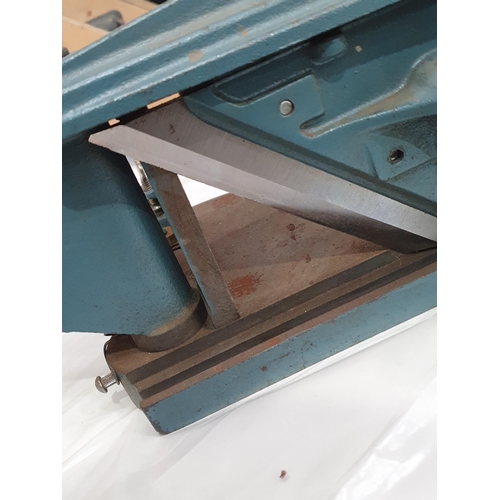 827 - A Metal picture frame cutter