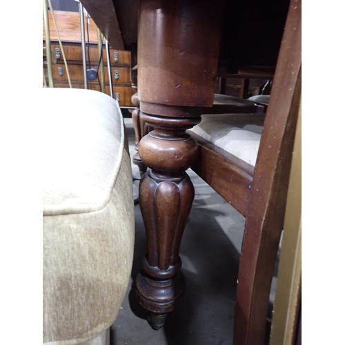 462 - A Victorian mahogany rectangular Extending Dining Table, two spare leaves, on turned and fluted supp... 