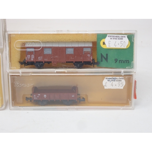 142 - Six N gauge Continental Wagons to include; Fleischmann 8285 Car Transporter, 8402 and 8403 Tankers, ... 