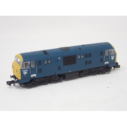 150 - Dapol N gauge Class 22 diesel Locomotive in BR blue livery, boxed (card cover torn)