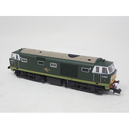 152 - Dapol N gauge Class 35 Hymek Locomotive in BR green livery, boxed