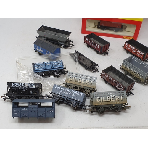 167 - Seven boxed Hornby 00 gauge Wagons and a quantity of unboxed Bachmann and Peco Wagons