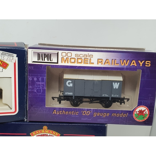 168 - A set of three boxed Bachmann 00 gauge 'Coal Traders Classics-Yorkshire' Wagons, eight boxed Bachman... 