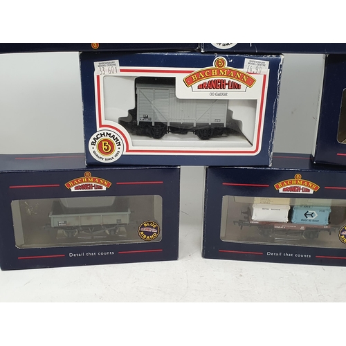 168 - A set of three boxed Bachmann 00 gauge 'Coal Traders Classics-Yorkshire' Wagons, eight boxed Bachman... 