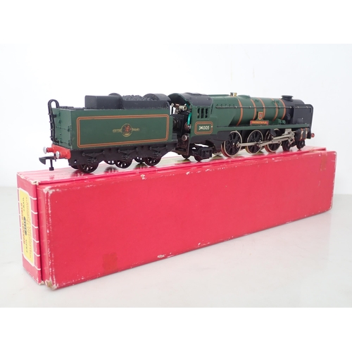 512 - Hornby Dublo 2235 West Country 'Barnstaple' Locomotive, boxed