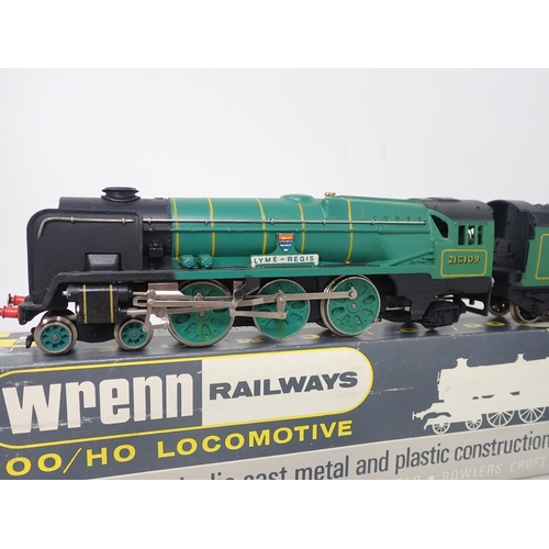 520 - Wrenn 00 gauge W2237 West Country 'Lyme Regis' Locomotive in Southern green livery, boxed with instr... 