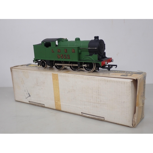 522 - Wrenn 00 gauge W2217 LNER 0-6-2T Locomotive, boxed with instructions; and W2231 0-6-0 diesel Shunter... 