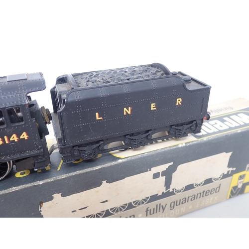 524 - Wrenn 00 gauge W2240 LNER 2-8-0 8F Locomotive, boxed