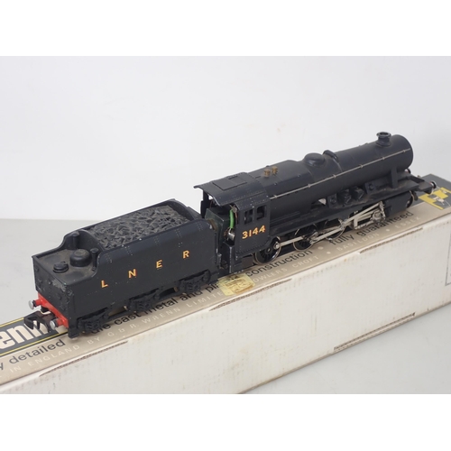 524 - Wrenn 00 gauge W2240 LNER 2-8-0 8F Locomotive, boxed