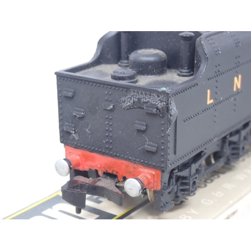 524 - Wrenn 00 gauge W2240 LNER 2-8-0 8F Locomotive, boxed