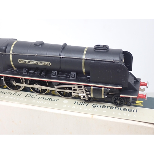 526 - Wrenn 00 gauge W2227 LMS black 'City of Stoke on Trent Locomotive, boxed