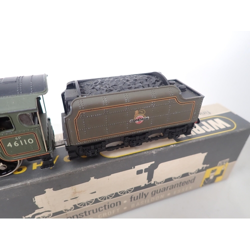 532 - Wrenn 00 gauge W2262 Royal Scot Class Locomotive 'Grenadier Guardsman' in BR green livery, boxed wit... 