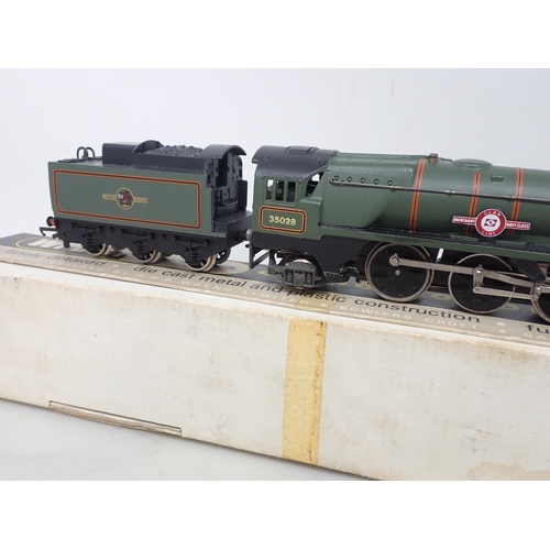 533 - Wrenn 00 gauge W2238 Merchant Navy Class 'Clan Line' Locomotive in BR green livery, boxed with instr... 