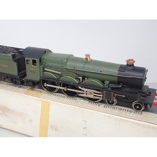 535 - Wrenn 00 gauge W2247 'Clun Castle' Locomotive in GWR green livery, boxed with instructions