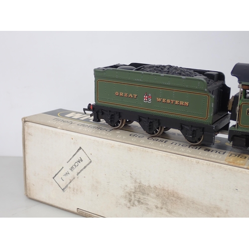 535 - Wrenn 00 gauge W2247 'Clun Castle' Locomotive in GWR green livery, boxed with instructions