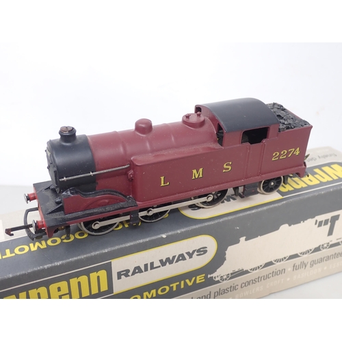 536 - Wrenn W2214 0-6-2T in LMS red livery, boxed with instructions; and Wrenn W2232 0-6-0 diesel Shunter ... 