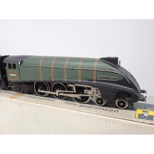 537 - Wrenn 00 gauge W2211 A4 'Mallard'  Locomotive in BR green livery, boxed