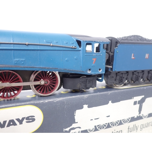 544 - Wrenn 00 gauge W2222 'Devizes Castle' Locomotive, with box base (lacking box lid); and W2212 'Sir Ni... 