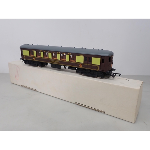 547 - Wrenn W3006/7 The Brighton Belle brown and cream Pullman set, boxed