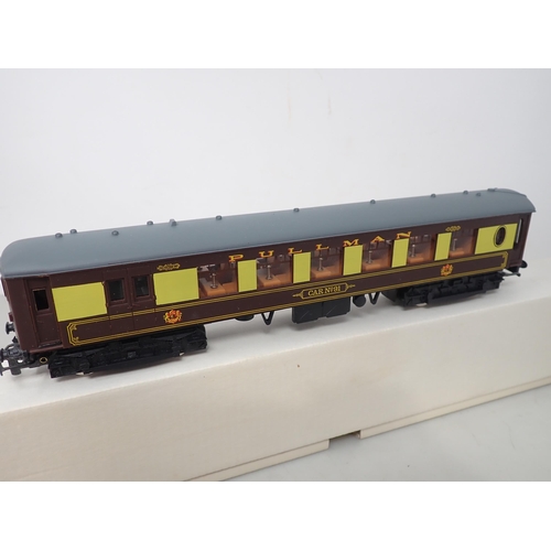 547 - Wrenn W3006/7 The Brighton Belle brown and cream Pullman set, boxed