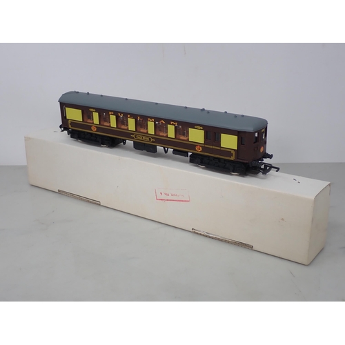 547 - Wrenn W3006/7 The Brighton Belle brown and cream Pullman set, boxed