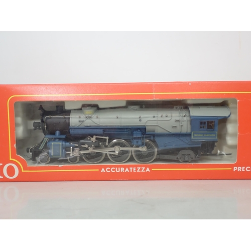 549 - Rivarossi 1220 HO scale Baltimore & Ohio 4-6-2 Pacific Locomotive, boxed