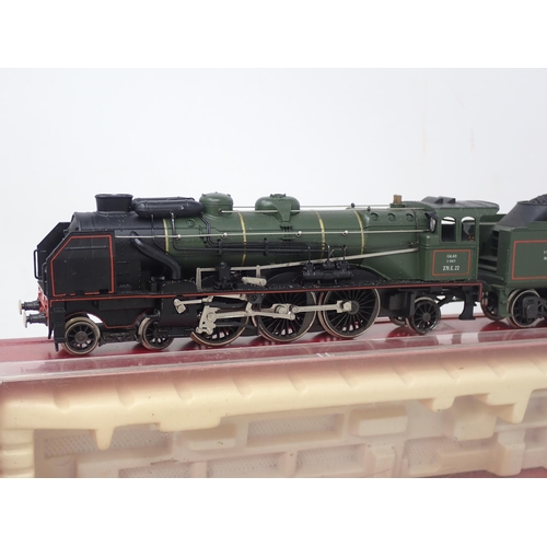 553 - Rivarossi 1341 HO scale E22 4-6-2 Pacific in S.N.C.F. livery, boxed