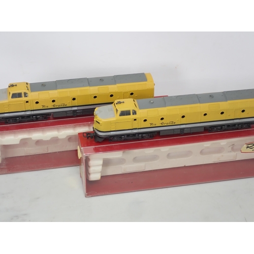 561 - Rivarossi 1895 two part Rio Grande diesel Locomotive, both parts boxed