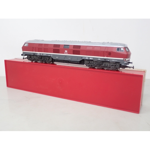 563 - Rivarossi 1996 HO scale Class 232 Co-Co diesel Locomotive, boxed (box lid cracked)