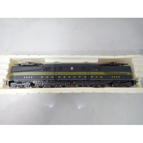 577 - AHM HO scale G.G.1. electric Locomotive, boxed