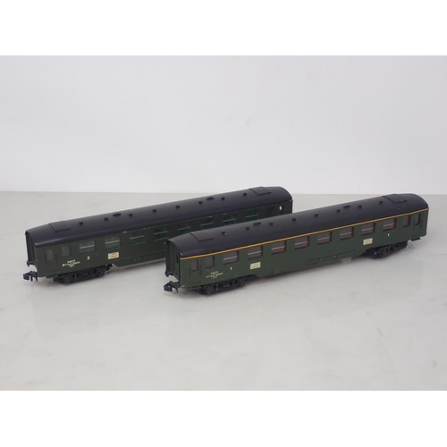 578 - Hornby-Acho 638 HO scale Bo-Bo Locomotive, boxed; two Hornby-Acho SNCF Coaches, unboxed