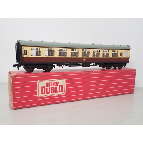 580 - Six Hornby Dublo Coaches to include; 2x 4050 Corridor Coaches, 4051 Corridor Coach, 2x 4060 Open Cor... 