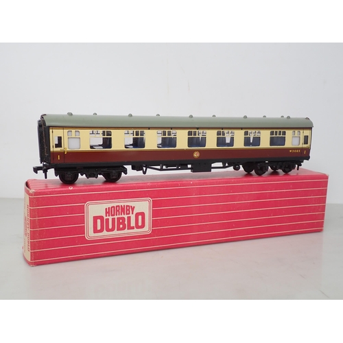 580 - Six Hornby Dublo Coaches to include; 2x 4050 Corridor Coaches, 4051 Corridor Coach, 2x 4060 Open Cor... 