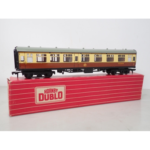 581 - Six Hornby Dublo Coaches to include; 2x 4050 Corridor Coaches, 4051 Corridor Coach, 4060 Open Corrid... 