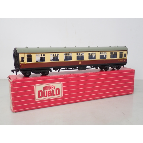 581 - Six Hornby Dublo Coaches to include; 2x 4050 Corridor Coaches, 4051 Corridor Coach, 4060 Open Corrid... 