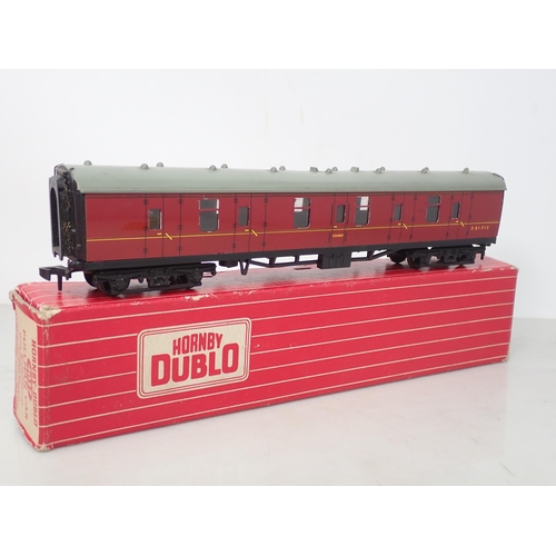 582 - Six Hornby Dublo Pullman Coaches to include; 4035 'Aries', 2x 4036 2nd Class, 2x 4037 Brake/2nd and ... 