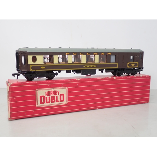 582 - Six Hornby Dublo Pullman Coaches to include; 4035 'Aries', 2x 4036 2nd Class, 2x 4037 Brake/2nd and ... 