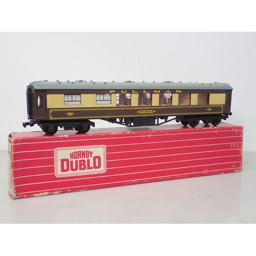 582 - Six Hornby Dublo Pullman Coaches to include; 4035 'Aries', 2x 4036 2nd Class, 2x 4037 Brake/2nd and ... 