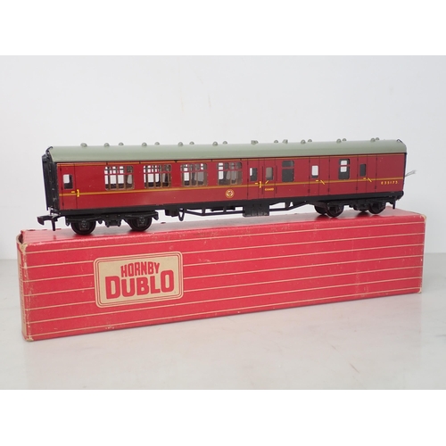 584 - Six Hornby Dublo Coaches to include; 4052 BR Corridor Coach, 2x 4062 BR Open Corridor Coaches, 4075 ... 