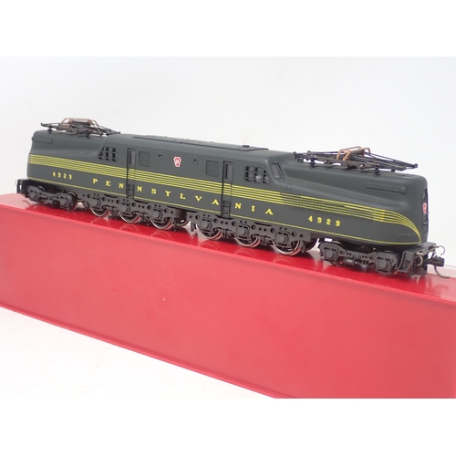 595 - AHM HO scale G.G.1. Electric Locomotive in Pennsylvania livery, boxed