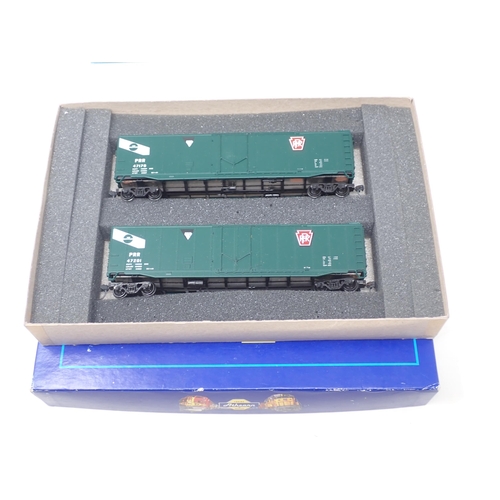 598 - Proto 2000 Series H0 scale SD60 Locomotive, boxed; and Athearn Box Car Set, boxed