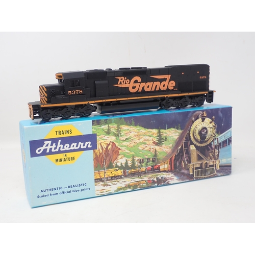 603 - Eleven boxed Athearn HO scale American Locomotives and five Wagons, etc.