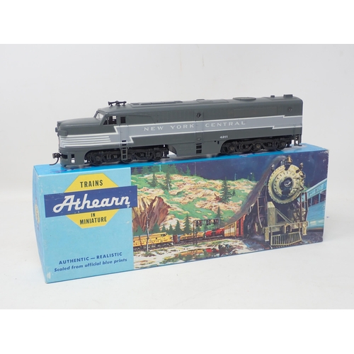 603 - Eleven boxed Athearn HO scale American Locomotives and five Wagons, etc.